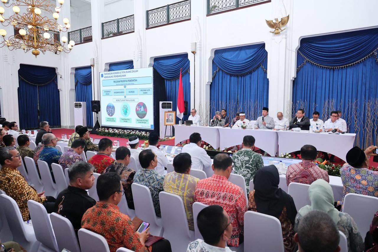 0a0e05d9 cc72 4597 bf79 8fdcfdb8c84c