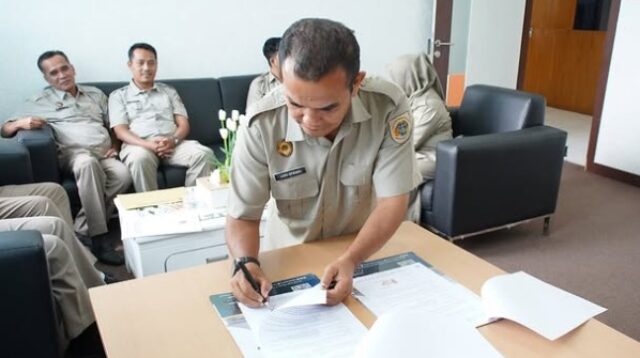 penandatanganan adendum kontrak pppk kantah solok selatan