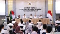 Jajaran Kantor Pertanahan Kabupaten/Kota se-Sumatera Barat mengikuti rapat koordinasi penanganan tanah kawasan hutan dan aset pemerintah yang diselenggarakan Kantor Wilayah BPN Provinsi Sumatera Barat di Padang, Selasa (19/5/2026).