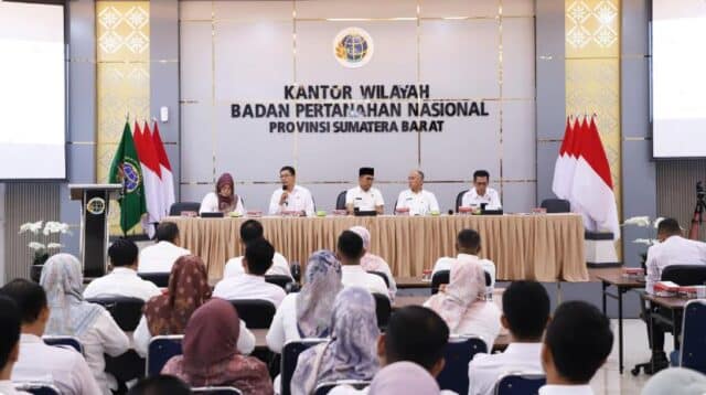 Jajaran Kantor Pertanahan Kabupaten/Kota se-Sumatera Barat mengikuti rapat koordinasi penanganan tanah kawasan hutan dan aset pemerintah yang diselenggarakan Kantor Wilayah BPN Provinsi Sumatera Barat di Padang, Selasa (19/5/2026).
