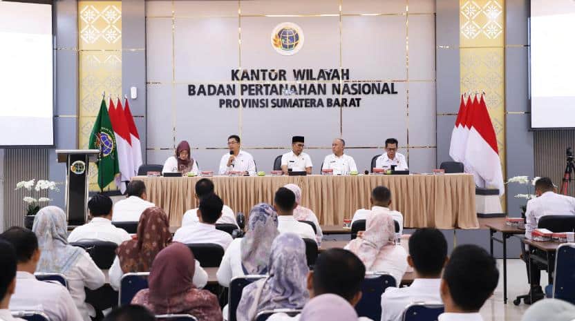Jajaran Kantor Pertanahan Kabupaten/Kota se-Sumatera Barat mengikuti rapat koordinasi penanganan tanah kawasan hutan dan aset pemerintah yang diselenggarakan Kantor Wilayah BPN Provinsi Sumatera Barat di Padang, Selasa (19/5/2026).