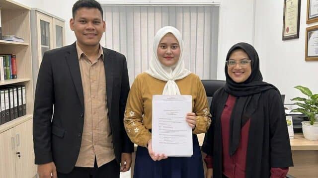 Jajaran pimpinan PT Cendekia Global Indonesia yang terdiri dari (kiri-kanan) Komisaris Yovandra, Komisaris Utama Khairunnisa Nabila, dan Direktur Intan Nabila Khaira. Ketiganya bersiap membawa Cendekia Proteksi menjadi ekosistem layanan asuransi syariah terpadu di Indonesia.